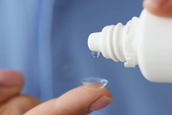 Woman with contact lenses drips moisturizing solution — Stock Photo, Image