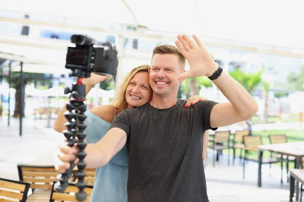 Couple of bloggers are recording video with greeting — Stock Photo, Image