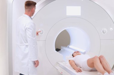 Tıbbi hesaplanmış tomografi veya MRI tarayıcısı yakın plan
