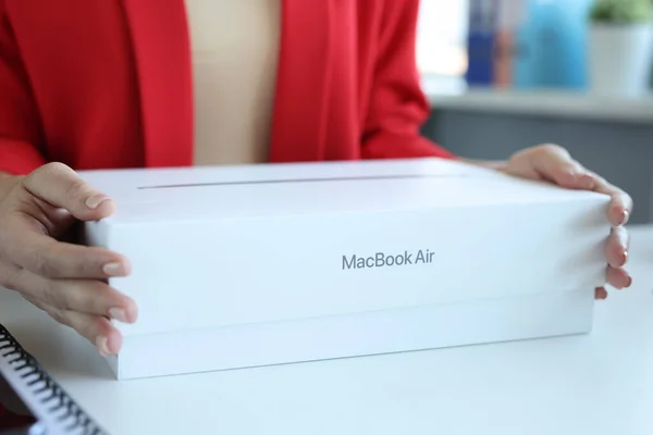 Woman holds new Apple Macbook Pro laptop in package — Stock Photo, Image