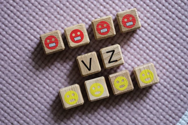 Barışçıl Ukraynalılara karşı askeri saldırganlık sembolleri V-Z.