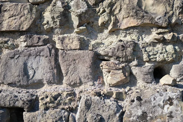 Old stone wall background, dark rock surface — Fotografia de Stock