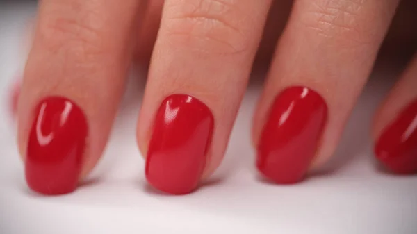 Female hand with perfect red glossy manicure — Φωτογραφία Αρχείου