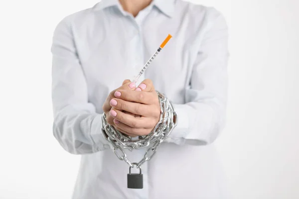 Close Female Hands Tied Chain Holding Insulin Syringe Diabetes Mellitus — Zdjęcie stockowe