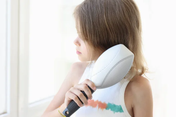 Close Small Girl Combing Hair Making Hairdo Beauty Hair Care — Stockfoto