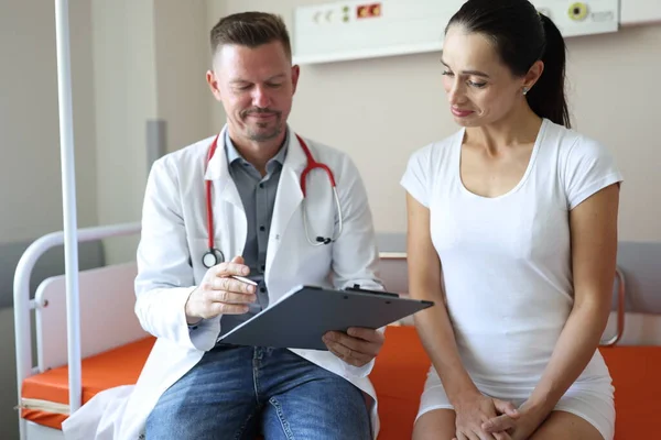 Portrait Female Patient Practitioner Appointment Hospital Doctor Discussing Diagnose Woman — Stok fotoğraf