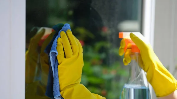 Close Woman Housemaid Using Detergent Rag Cleans Window House Cleaning — Foto Stock