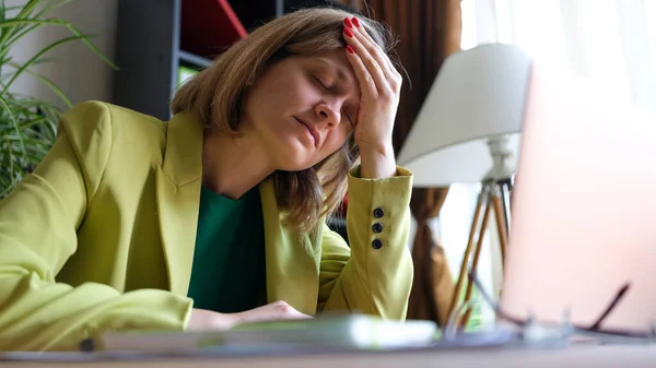 Portrait Frustrated Woman Putting Hand Forehead Closed Eyes Busy Day — Stockfoto