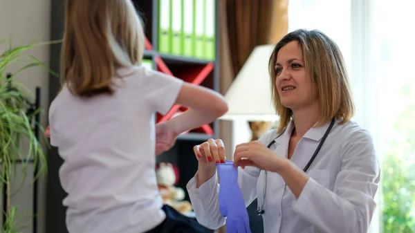 Portrait Doctor Helping Little Kid Put Disposable Gloves Clinic Pediatrician — Zdjęcie stockowe