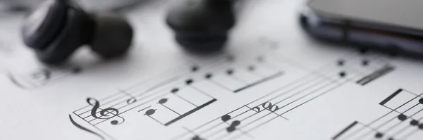 Auriculares Notas Musicales Smartphone Mesa Aplicación Para Hacer Concepto Música —  Fotos de Stock