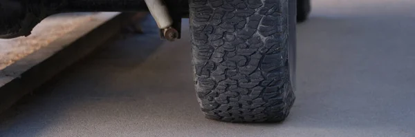 Car Incorrectly Parked Wheel Pavement Closeup Traffic Laws Concept — Stock Photo, Image