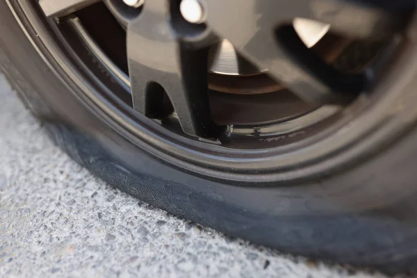 Flat Car Tire Closeup Punctured Wheel Road Wheel Repair — Stock Photo, Image