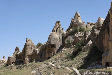 Uchisar köyü Kapadokya 'daki mağara evi. Türkiye 'de taş gibi antik evler
