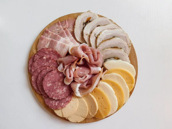Tarty Wyżywieniem Własnym Zakresie Talerz Różnych Produktów Mięsa Sera — Zdjęcie stockowe