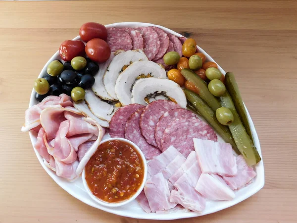 Assiette Antipasti Traiteur Avec Différents Produits Base Viande Fromage — Photo