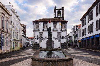 Ponta Delgada 'nın tarihi merkezinde belediye binası, Sao Miguel Adası, Azores, Portekiz