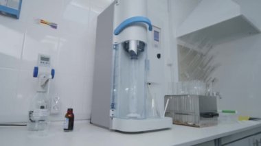Bilim ve Teknoloji. Laboratuvarda Su Testi.