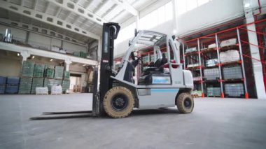 Forklift Depo 'da Bekliyor
