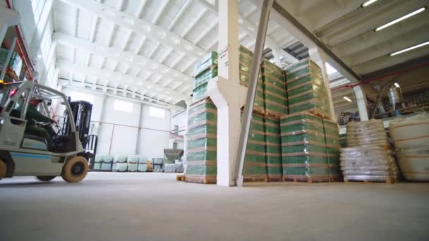 Forklift Trucks Move Modern Green Warehouse — Stock Video