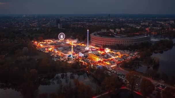 Park Rozrywki Hyper Lapse Fun Fair Widok Lotu Ptaka Wieczór — Wideo stockowe