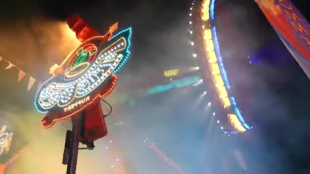 Illuminated Wheel Adrenaline Ride Amusement Park Night — Stock Video