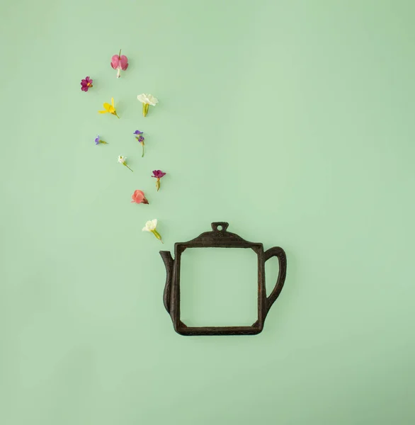 Elegant Retro Teapot Shaped Frame Colorful Spring Flowers Minimal Copyspace — Stock Photo, Image