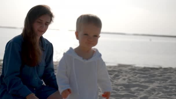 Little Toddler Walks Sandy Beach Mom Camera Mom Ocean Background — kuvapankkivideo