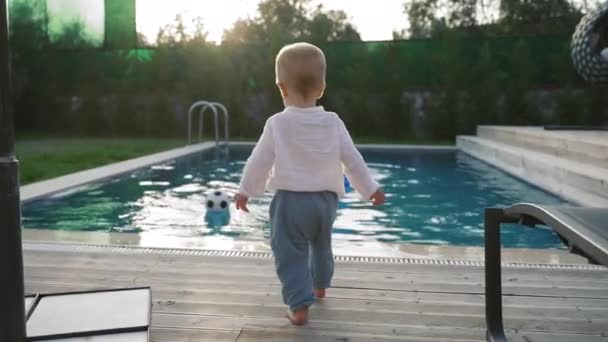 Toddler Walks Take Soccer Ball Floating Clear Blue Water Swimming — Vídeo de Stock
