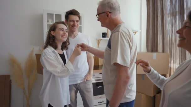 Senior Father Mother Gift New Apartment Young Married Couple Happy — 图库视频影像