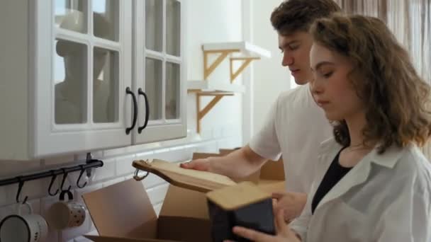 Happy Couple Takes Kitchen Appliances Out Paper Box Putting Cabinets – Stock-video