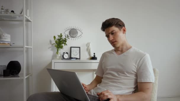 Tired Man Yawns Listening Colleague Video Call Laptop Young Employee — Stockvideo