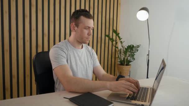 Young Employee Types Report Modern Laptop Sitting Desk Office Stylish — Stock videók