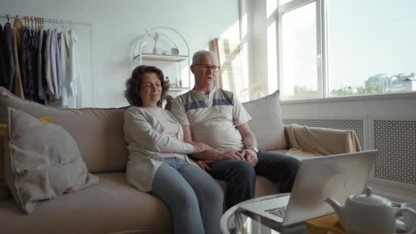 Sad Elderly Couple Talks Friends Video Call Laptop Holding Hands — Video Stock