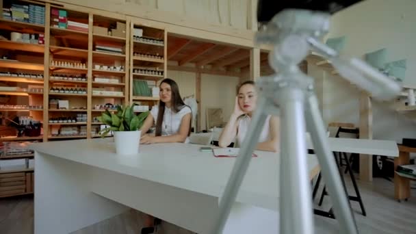 Tripod Camera Stands Students Sitting White Desks Audience Young Women — Video Stock