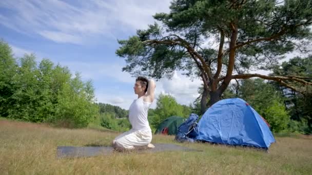 Black Haired Hiker Practices Yoga Mat Put Grass Camp Tents — Stockvideo