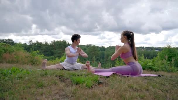 Young Man Woman Sit Each Other Folded Hands Stretching Legs — Vídeo de stock