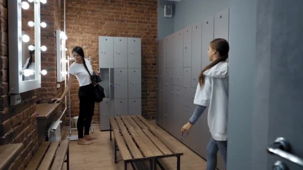 Woman Comes Dressing Room Giving High Five Greet Friend Opening — Vídeo de Stock