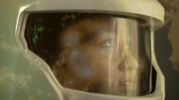 Astronautka Dívá Rotaci Digitální Planety Země Elektronických Dat Otáčí Kolem — Stock video