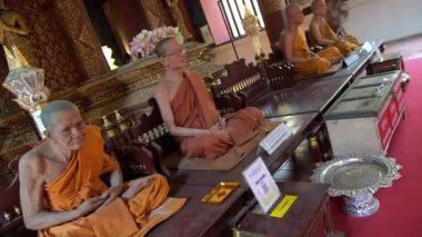 Wat Phra Singh Tapınağı 'nda balmumu keşişler, Tayland