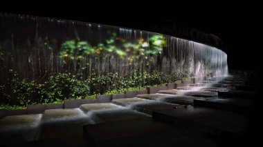 Krasnodar 'daki Galitskogo Parkı' ndan akan bir kase şeklinde gece çeşmesi.