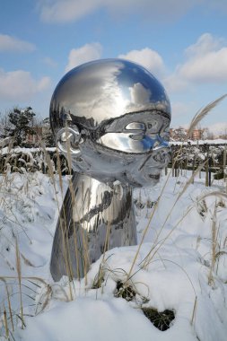 Galitskogo Park, Krasnodar 'da ayna sanat heykeli kurulumu 