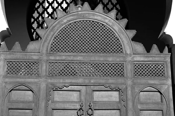 Παραδοσιακή Και Χειροποίητη Πόρτα Του Μαρόκου Μαύρο Και Άσπρο — Φωτογραφία Αρχείου