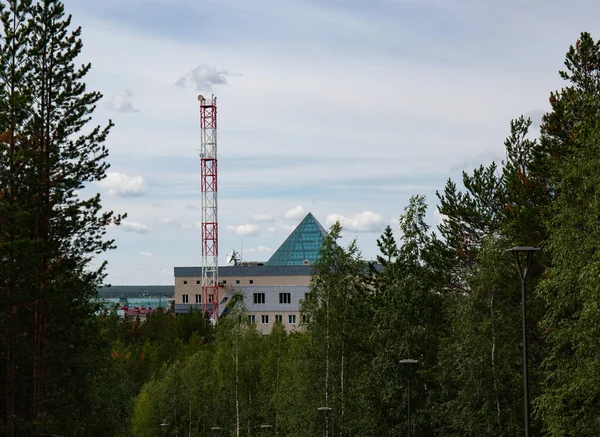 Vista Belo Edifício Parque Central Cidade Noyabrsk — Fotografia de Stock