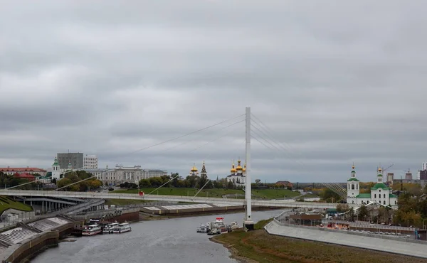 Вид Гранитной Набережной Мост Влюбленных Городе Тюмени — стоковое фото