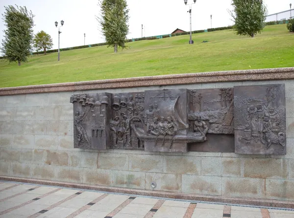 Frumos Basorelief Bronz Digul Râului Tours Tyumen — Fotografie, imagine de stoc