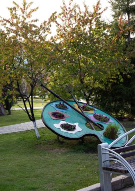 Tyumen Bulvarı 'ndaki güzel heykel.