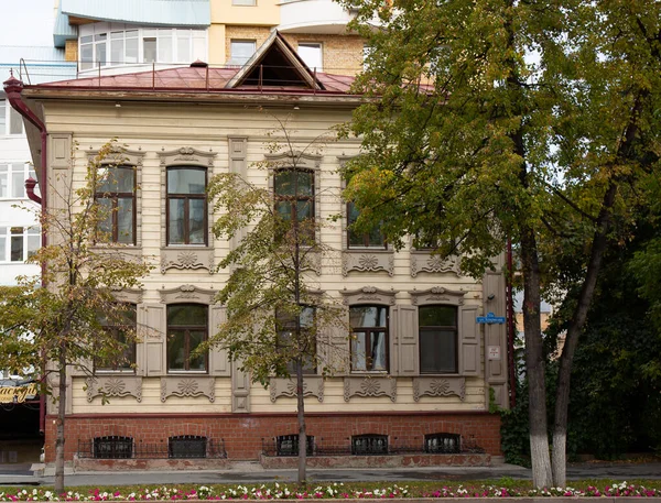 Tyumen 'in merkezinde güzel bir bina.