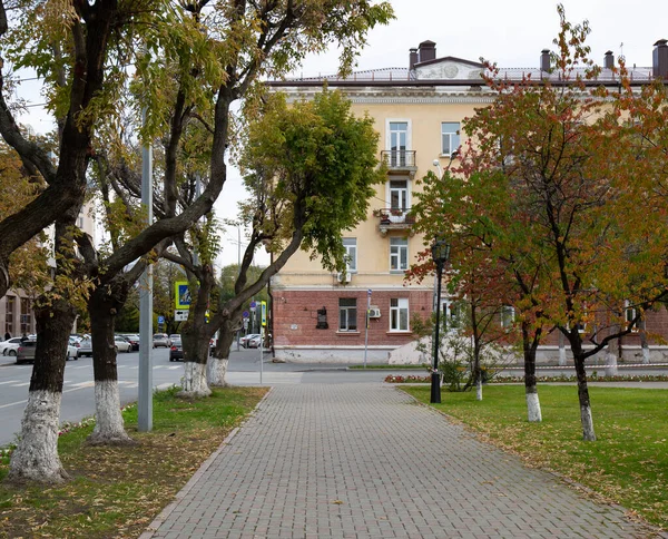 Egy Gyönyörű Ösvény Központi Téren Város Tyumen — Stock Fotó