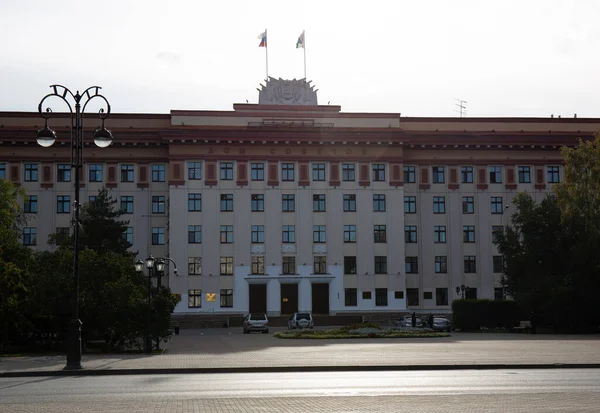 Ein Schönes Verwaltungsgebäude Auf Dem Zentralen Platz Der Stadt Tjumen — Stockfoto