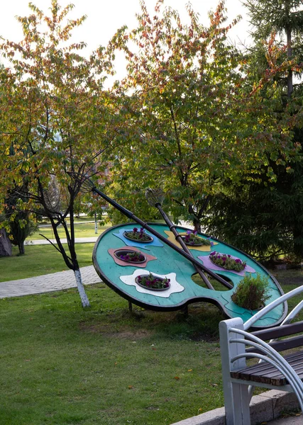 Tyumen Bulvarı 'ndaki güzel heykel.